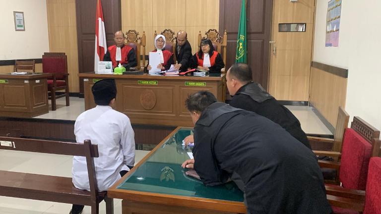 Midhol Pembunuh Agen Bank Imaan Divonis 18 Tahun Penjara oleh Majelis Hakim PN Gresik