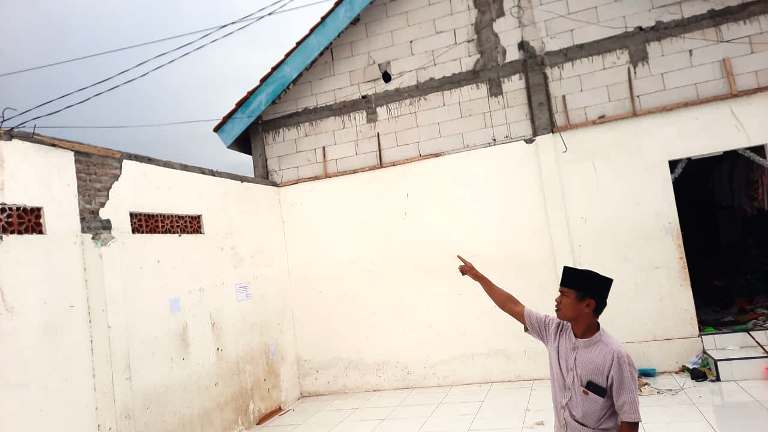 Atap Lantai 2 Asrama Putri Ponpes di Situbondo Ambruk, 1 Santri Meninggal dan 14 Luka