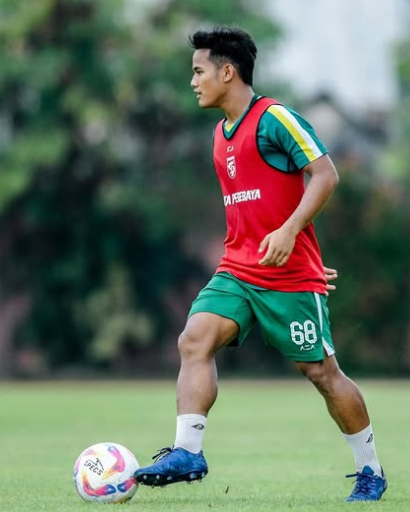Jelang Derby Jatim Lawan Arema FC, Kondisi Gelandang Persebaya Toni Firmansyah Berangsur Membaik