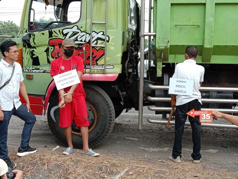 Polisi Rekonstruksi 46 Adegan Kasus Pembunuhan Sopir Truk di Pasuruan