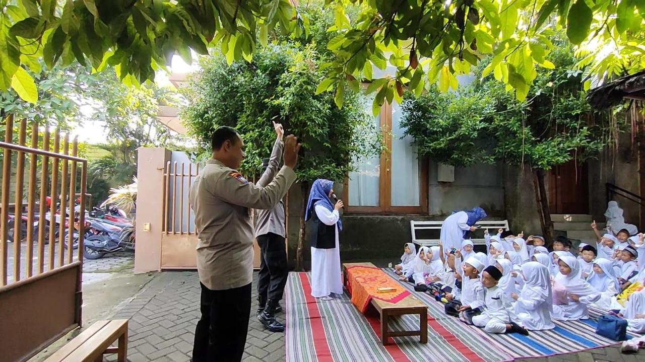 Polsek Pagu Beri Edukasi Peringatan Isra Mikraj kepada Siswa RA Purwaninda 