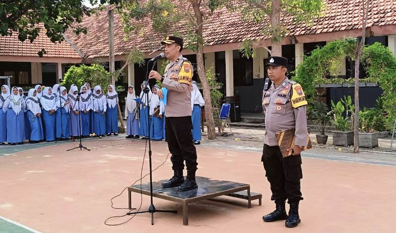 Kabaglog Polres Bangkalan Edukasi Siswa SMKN 3 Tentang Bahaya Judol dan Narkoba