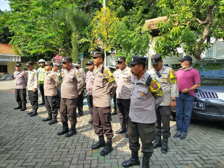 Polsek Benowo Jaga Sidang Pleno Terbuka Pemilu 2024 Di Kecamatan Benowo 