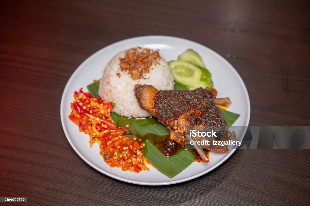 Jelajah Kuliner Madura: Mencicipi Lezatnya Bebek Sinjay yang Legendaris