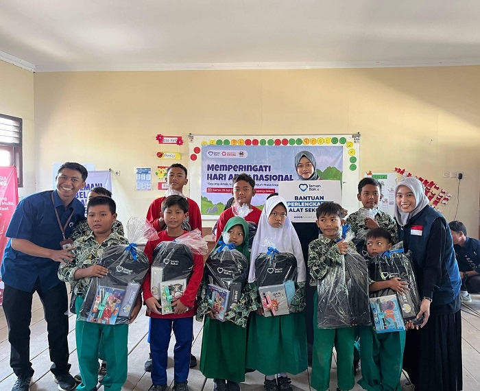 Teman Baik Salurkan Bantuan Pendidikan pada Peringatan Hari Anak Nasional di Sidoarjo