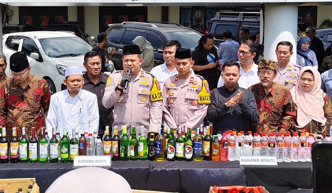 Jelang Ramadan Polres Jombang Berantas Peredaran Miras, Ribuan Botol Diamankan