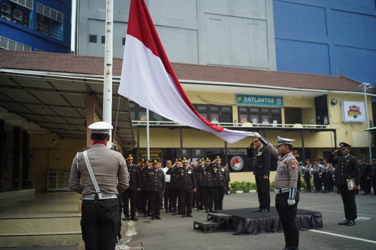 Kobarkan Semangat Pahlawan, Polres Pelabuhan Tanjung Perak Surabaya Gelar Upacara Secara khidmat