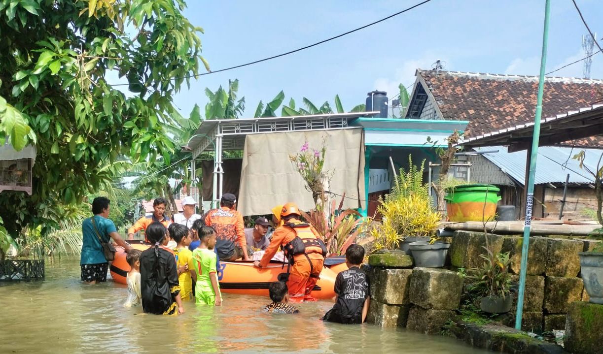 Bengawan Solo Meluap Rendam Ratusan Rumah di 3 Kecamatan di Gresik Utara