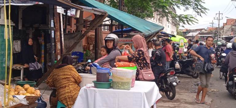 Ngabuburit di Pasar Thor Surabaya, Berburu Takjil Menggugah Selera