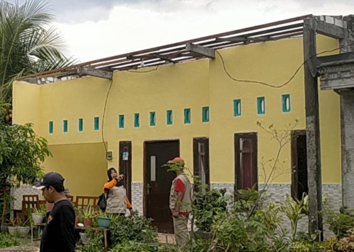 Puting Beliung Rusak Atap 62 Rumah dan 1 Sekolah di Bungah Gresik, BPBD Salurkan Bantuan