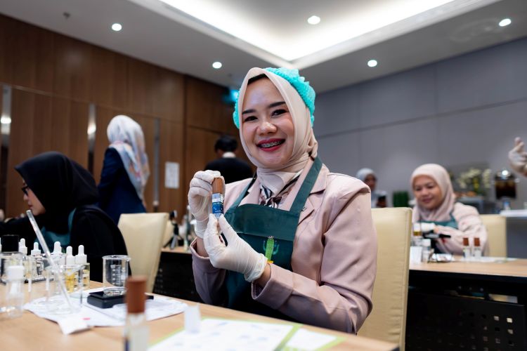 Four Points Tunjungan Plaza Gandeng Mash Moshem Indonesia Ajak Warga Surabaya Racik Parfum