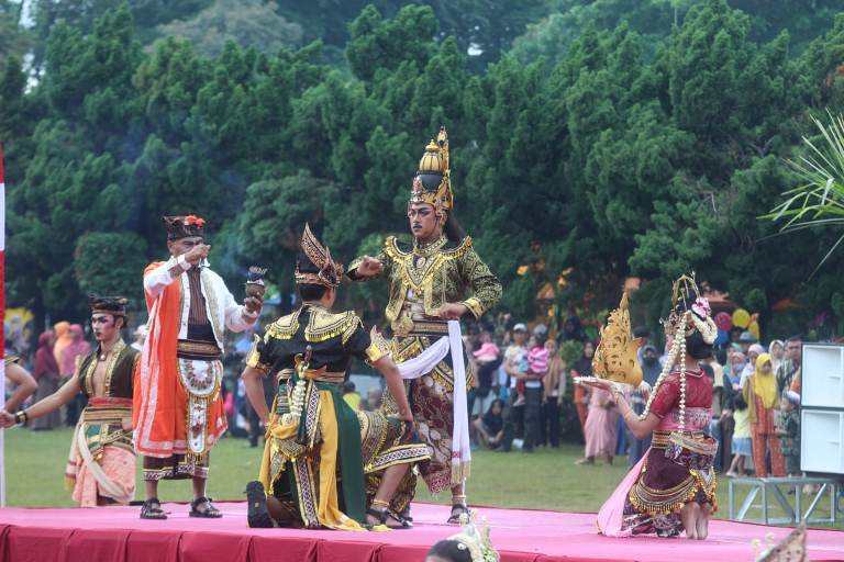 Harjalu Ke-769 di Lumajang Dimeriahkan Teatrikal dan Tari Kolosal