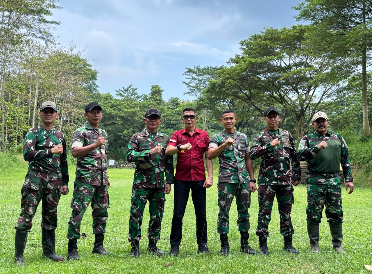 Jalin Sinergi Antar Instansi, Kalapas Jember dan Danbrigif 9/DY/2 Kostrad Latihan Menembak Bersama