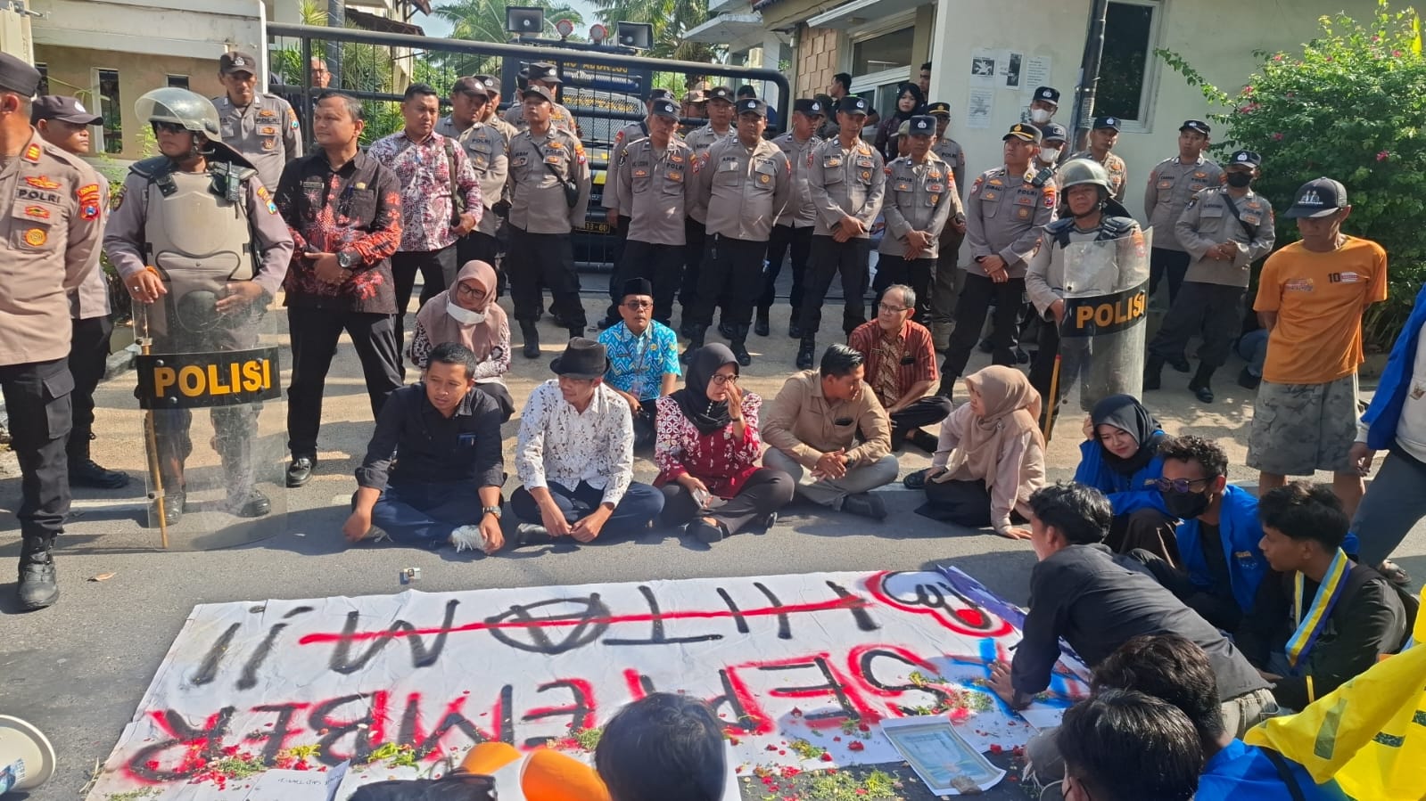 Mahasiswa PMII Kepung DPRD Lamongan, Borok DBHCHT Rp19,3 M Dibongkar