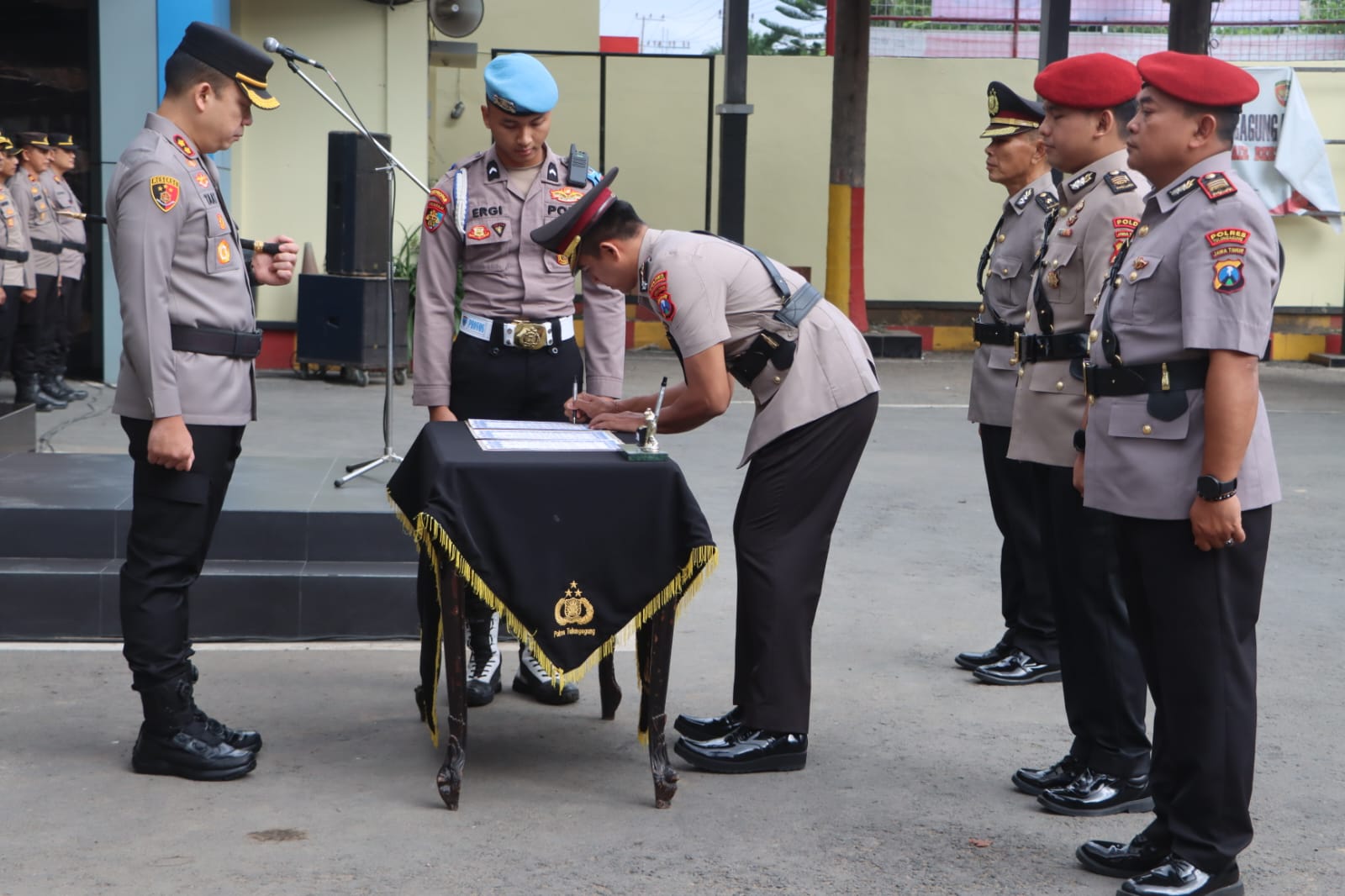 Kapolres Tulungagung Pimpin Sertijab Kabagops dan Kasatnarkoba