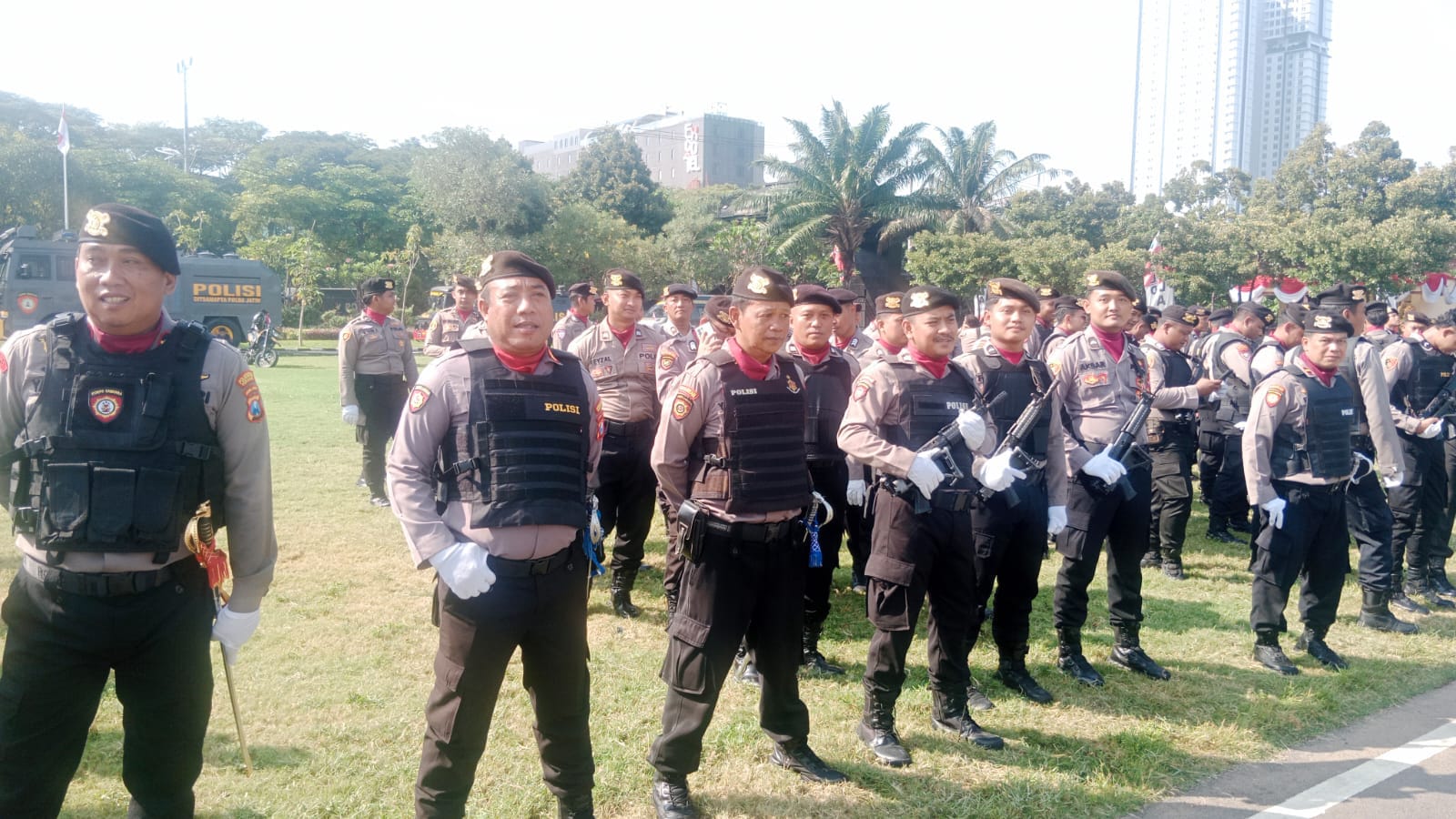 Hadiri Upacara Hari Bhayangkara di Mapolda Jatim, Polsek Gayungan Tegaskan Komitmen Pelayanan