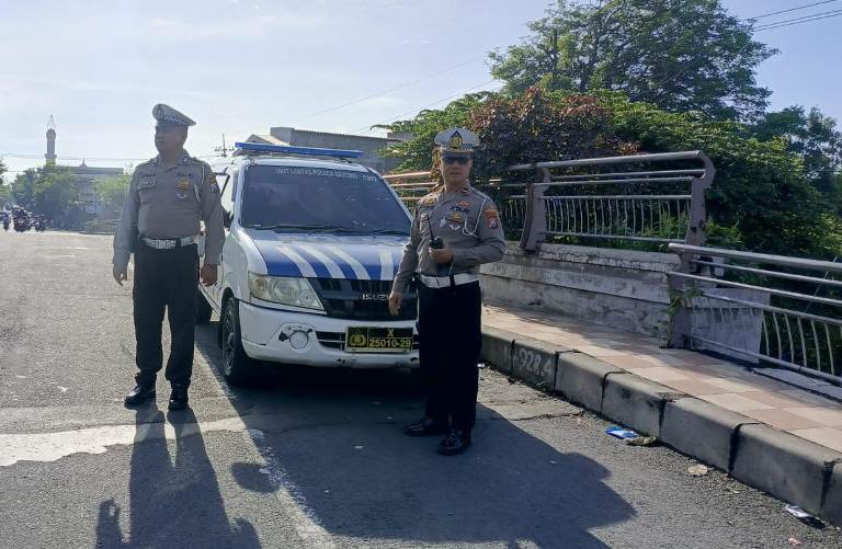 Polsek Benowo Gelar Pos Pelayanan Pagi Presisi untuk Pastikan Arus Lalu Lintas Aman Kondusif