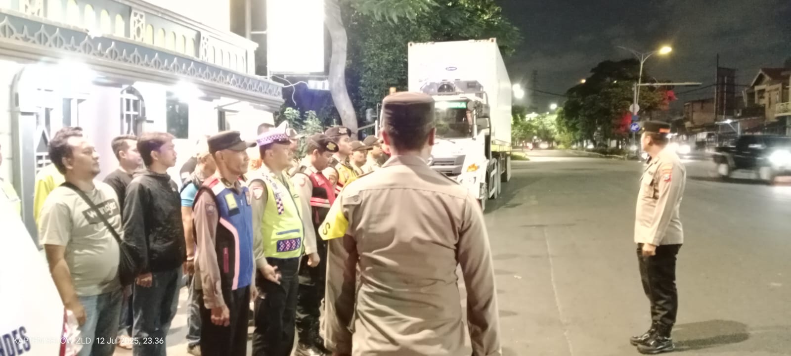 Antisipasi Gangguan Kamtibmas di Karangpoh, Polsek Tandes Gelar Patroli Cipta Kondisi