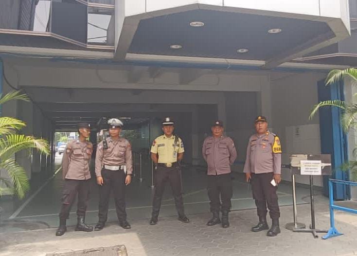 Polsek Sawahan Patroli di BCA Kedungdoro, Jaga Keamanan Nasabah dari Ancaman Kejahatan