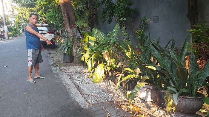 Jalan di Kupang Panjaan V Surabaya Terancam Ambles, Warga Desak Perbaikan Segera