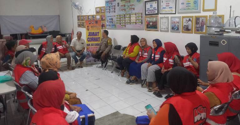 Jumat Curhat Polsek Sawahan Ajak Warga Petemon Surabaya Tingkatkan Kewaspadaan Kamtibmas