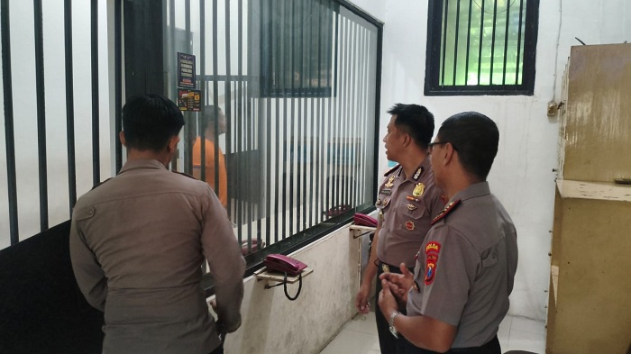Wakapolres Gresik Cek Rutan Sattahti Pastikan Keamanan dan Kondisi Tahanan