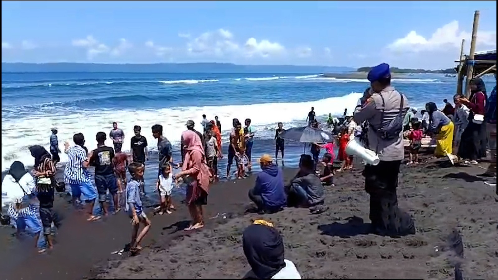 Kapolres Bayu Tingkatkan Imbauan di Tempat Wisata Pantai