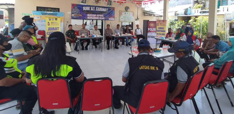 Polsek Rungkut Gelar Jumat Curhat di Medokan Ayu Surabaya, Ajak Orang Tua Cegah Kenakalan Remaja