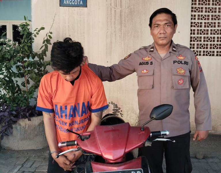 Ditinggal dua Temannya Kabur, Pelaku Curanmor Surabaya Modus Beli Es Teh Tertangkap massa  