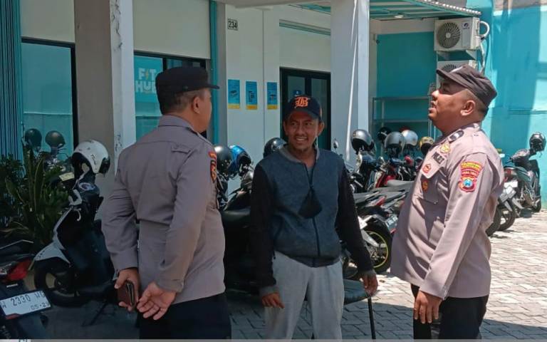 Polsek Tenggilis Mejoyo Sampaikan Pesan Kamtibmas di Kawasan Ruko Prapen Surabaya