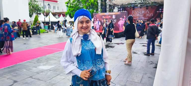 Guru SMKN 6 Bangga Siswa Tampilkan Karya di Surabaya Fashion Festival