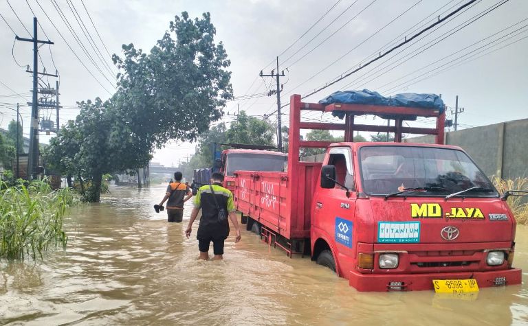 Banjir Kembali Terjang Gresik Selatan, Siswa SDN 3 Krikilan Driyorejo Daring