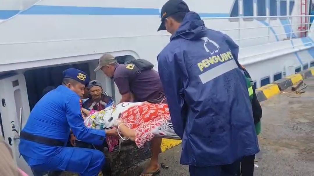 Polres Gresik Beri Pelayanan Prima di Pelabuhan Sangkapura Bawean