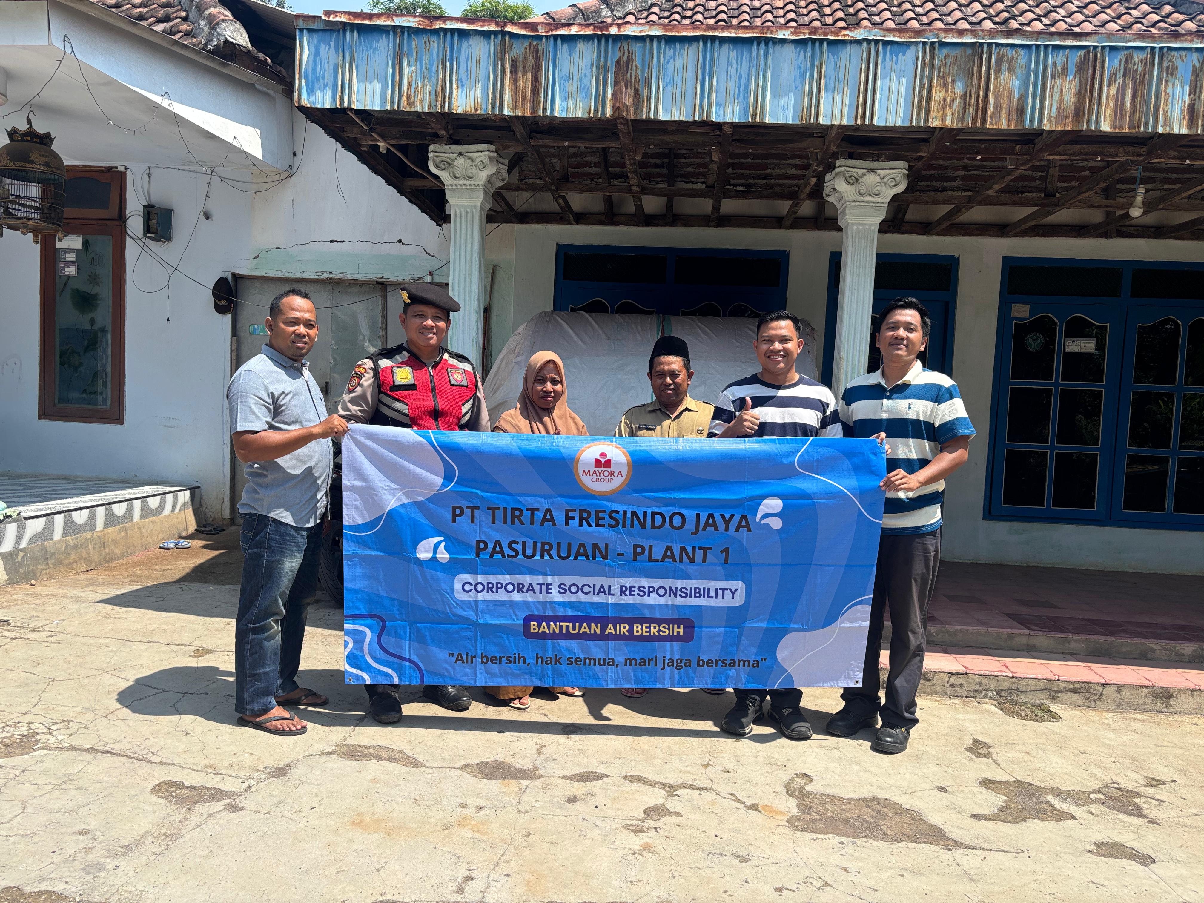 Polsek Kejayan Gandeng Perusahaan Salurkan Bantuan Air Bersih ke Desa