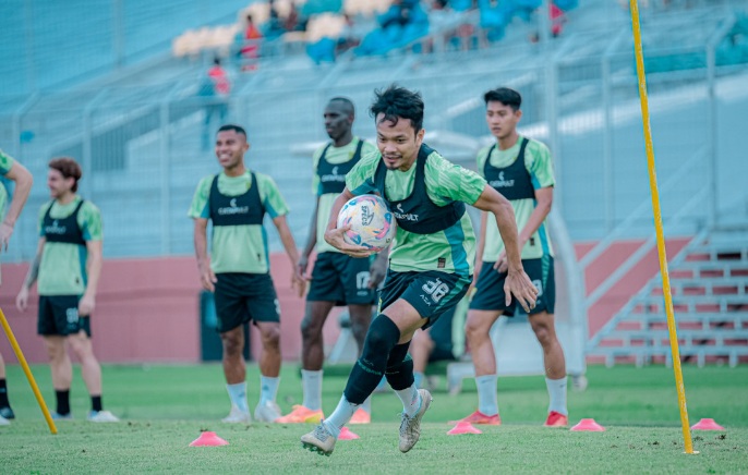 Persebaya vs Bali United: Uston Siap Berikan Happy Ending di GBT untuk Bonek