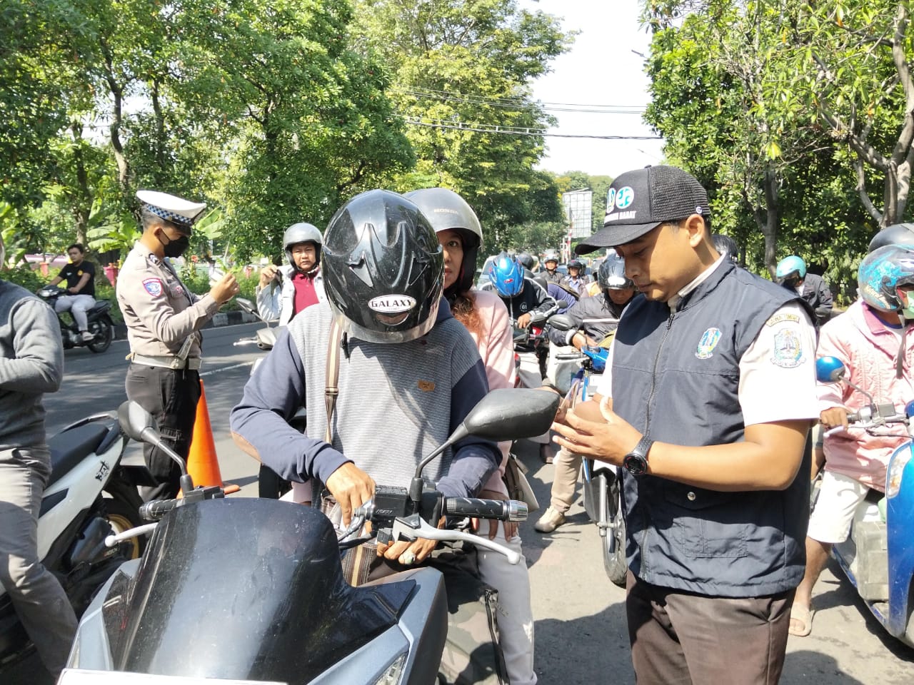 Operasi Gabungan Pajak Kendaraan di Tandes Jaring Puluhan Penunggak