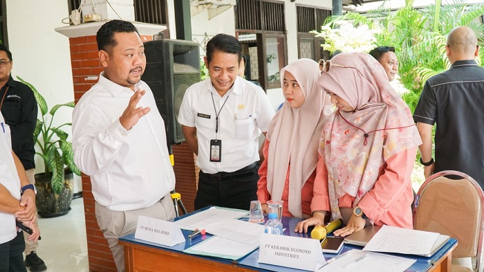 Sediakan 300 Lowongan Kerja Walk in Interview Disnaker Gresik Diserbu 490 Pelamar