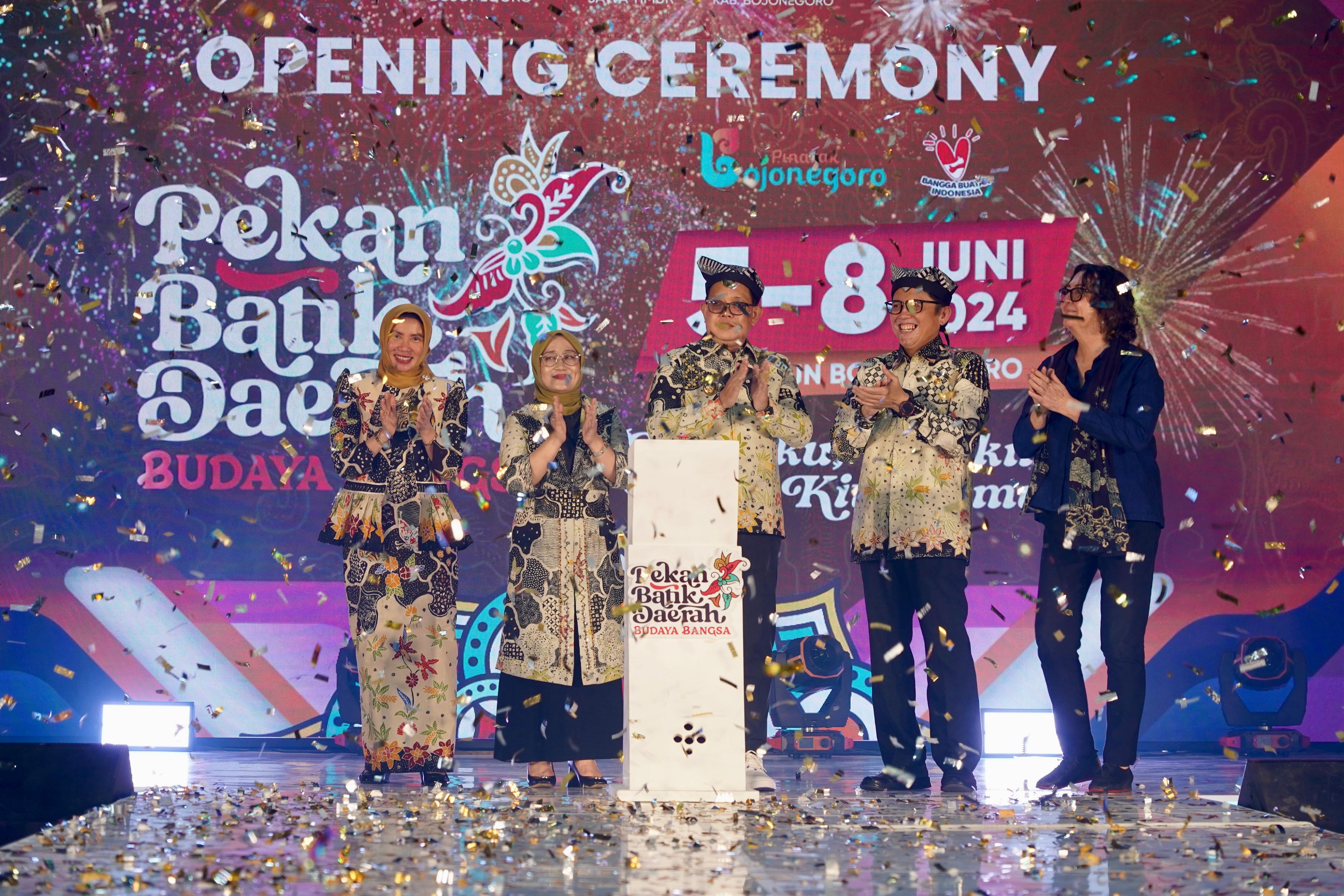 Pameran Pekan Batik, PJ Bupati Bojonegoro Berharap Jadi Inspirasi dan Kebanggaan bagi Masyarakat