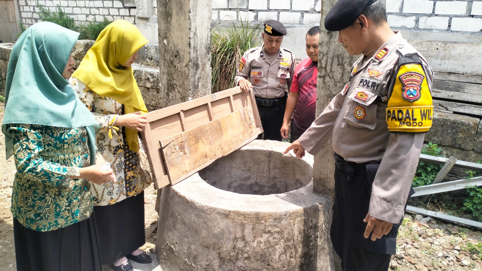 Asyik Bermain, Empat Siswa SD Terperosok ke Sumur 8 Meter di Modo Lamongan