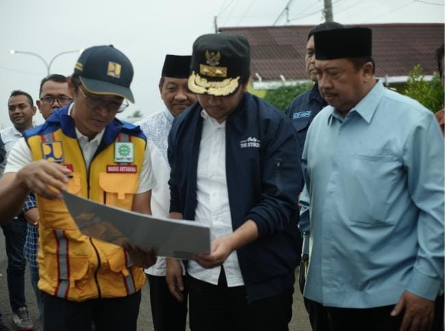 Respons Banyaknya Jalan Nasional Rusak Parah, Bupati Warsubi Kawal Langsung Perbaikan