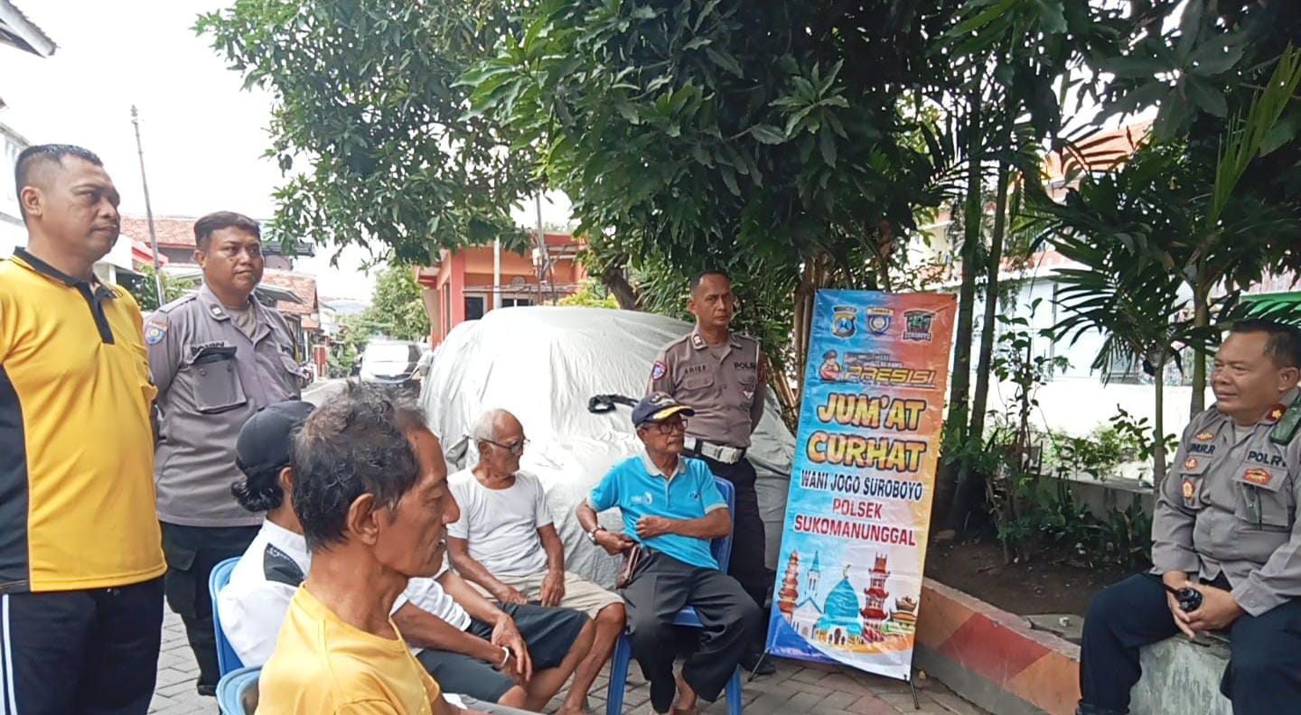 Jumat Curhat Bersama Warga, Kapolsek Sukomanunggal Imbau Bonek-Bonita Jaga Kondusivitas Kota