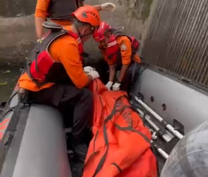 Perempuan Lansia Ditemukan Meninggal Di Bozem Barata Jaya Gubeng Surabaya