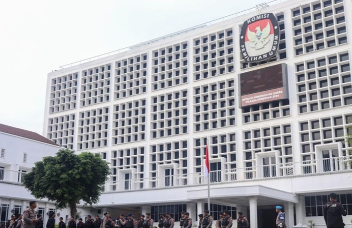 Pengamanan Ketat Gedung KPU RI Jelang Penetapan Prabowo Presiden Terpilih Periode 2024-2029