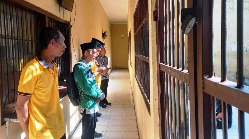 Asah Hati Nurani 69 Tersangka, Sat Tahti Polres Bangkalan Gelar Binrohtal di Rutan