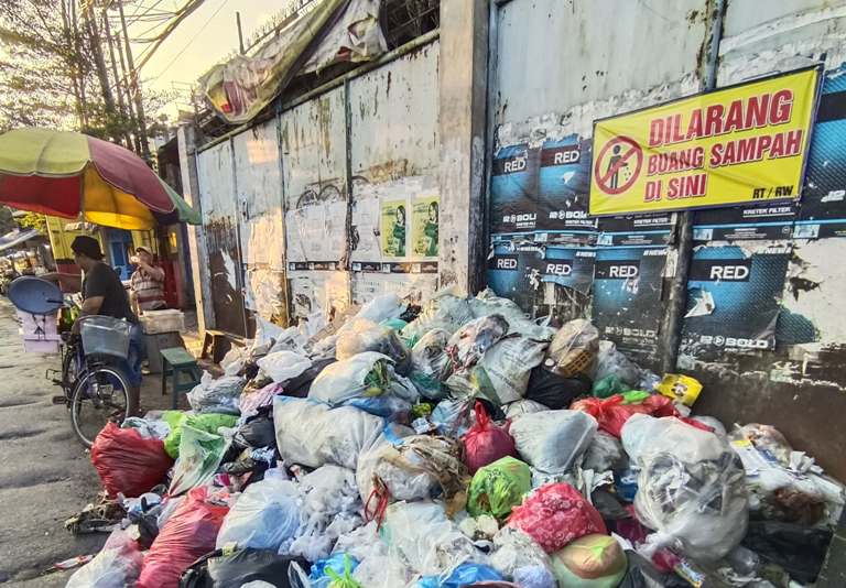 Tangani Tumpukan Sampah di Banyu Urip Surabaya, Lurah Kupang Krajan Koordinasi dengan DLH