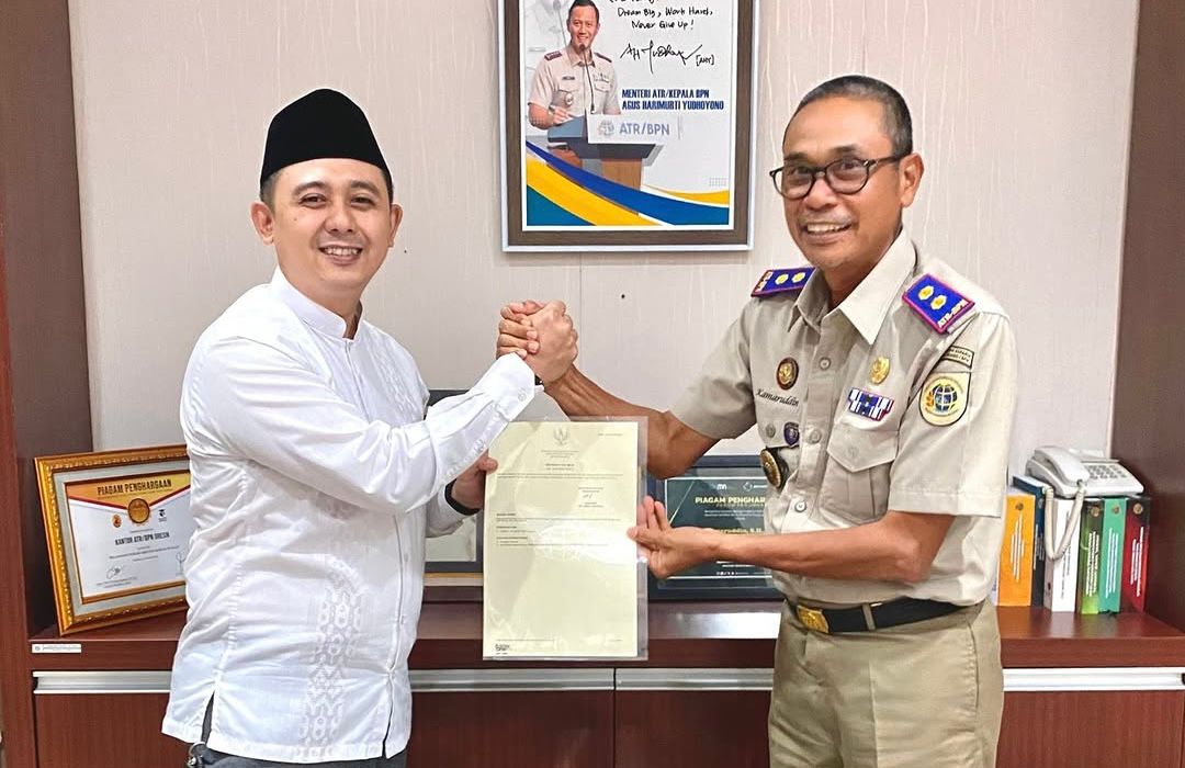 Kantor Pertanahan Gresik Terbitkan Setipikat Pemohon yang Telah 25 Tahun Perjuangkan Hak