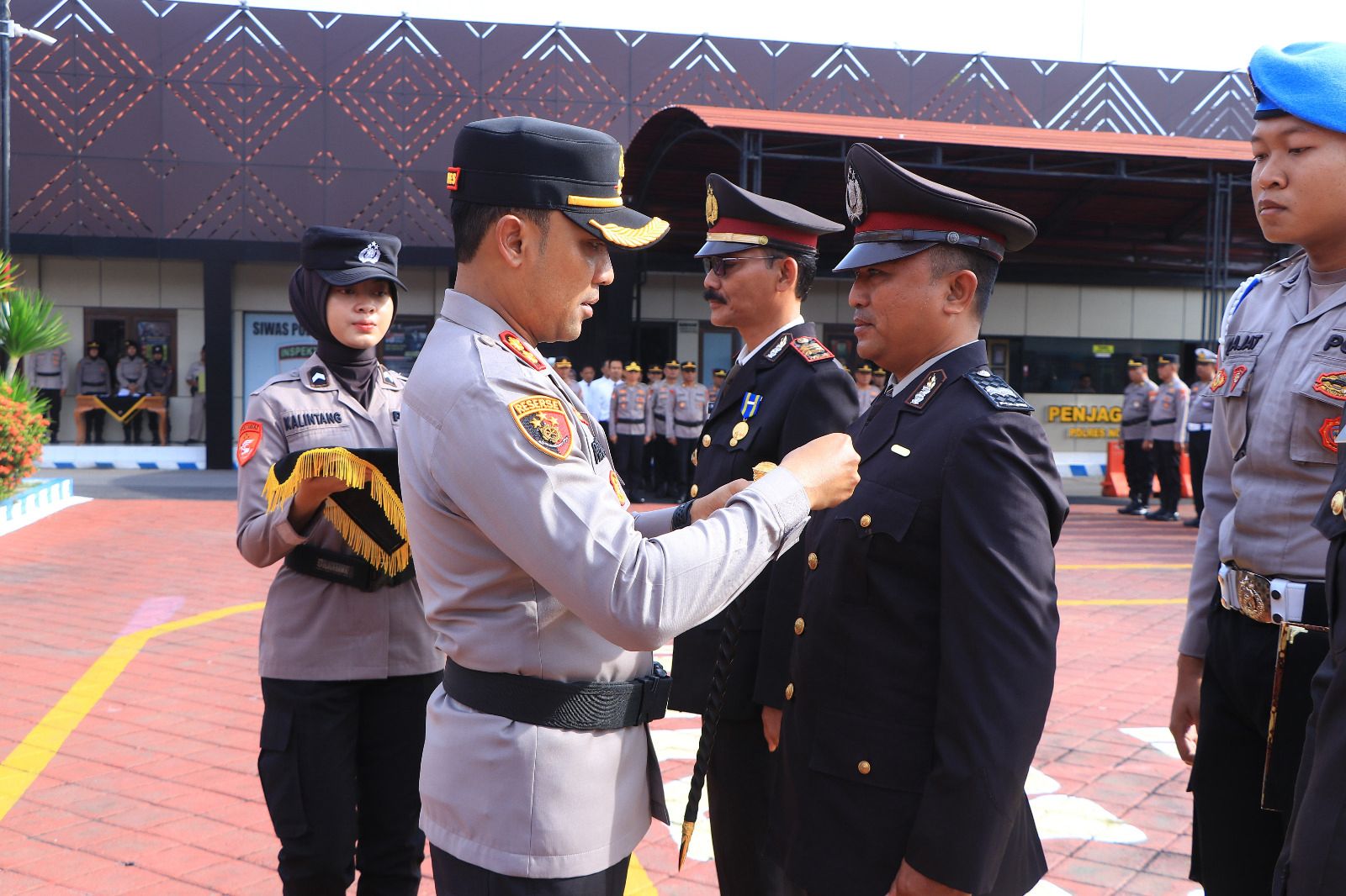 Kapolres Ngawi Pimpin Upacara Penghargaan Satyalancana Pengabdian 