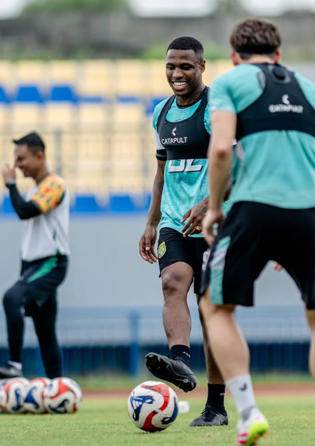 Inilah Alasan Utama Eduardo Perez Sering Cadangkan Diego Mauricio