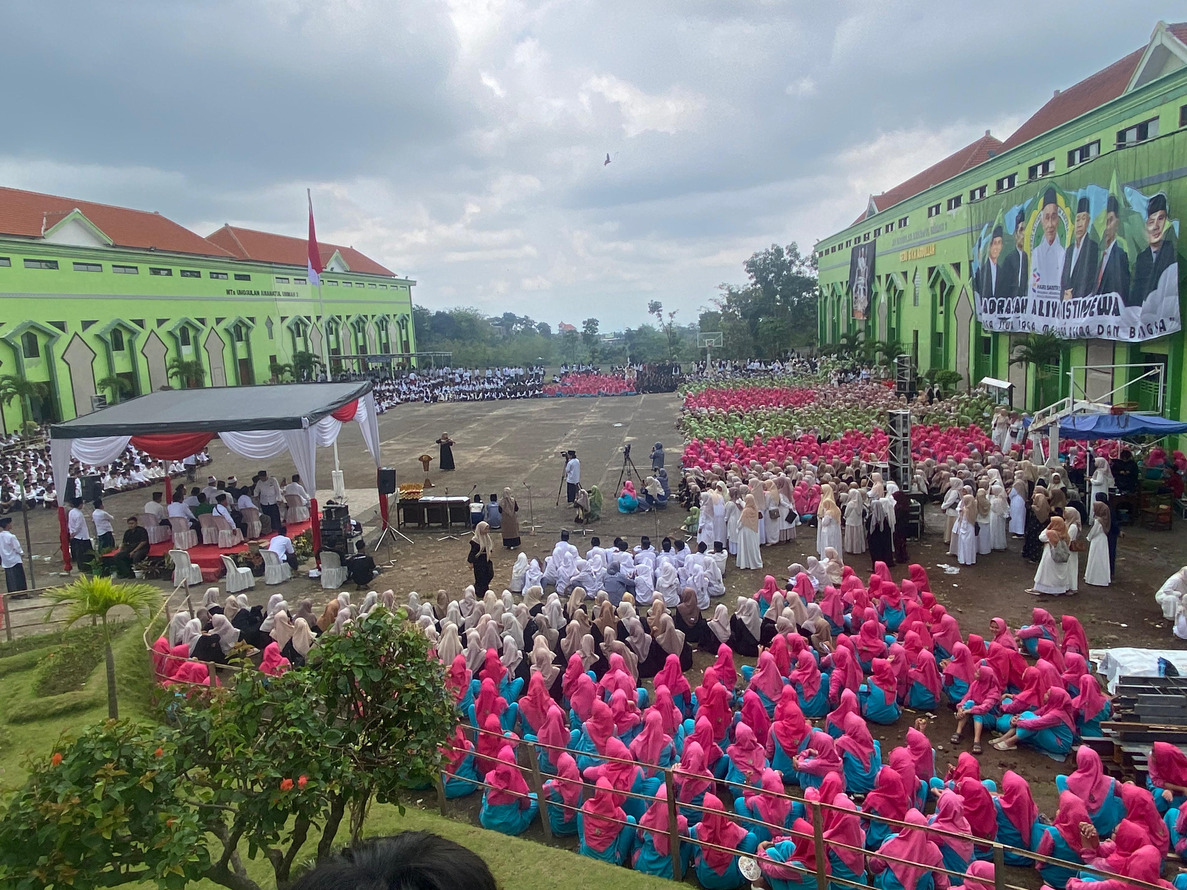 Ponpes Amanatul Ummah Pacet Peringati Hari Santri Nasional 2025