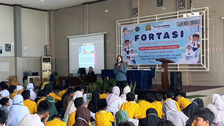 Polresta Sidoarjo Ajak Pelajar SMP Muhammadiyah 1 Cegah Perundungan